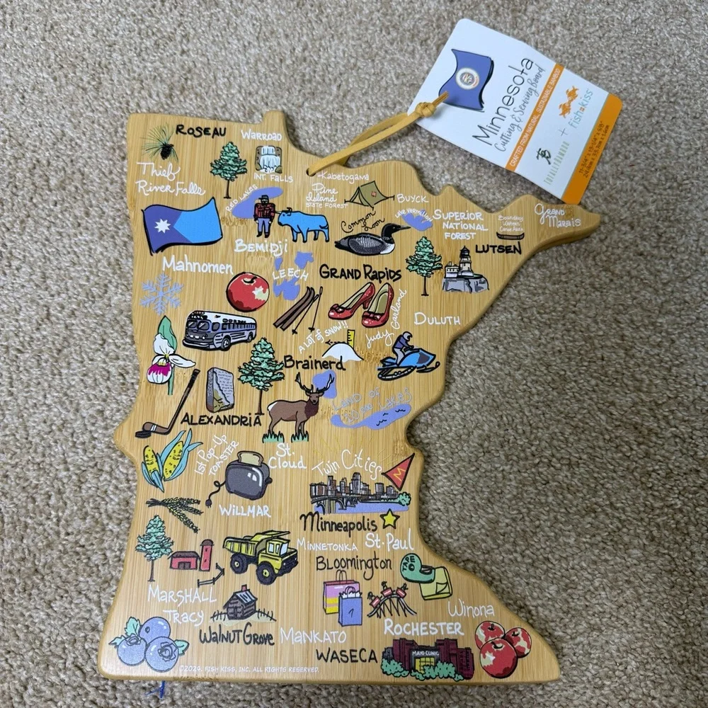 NWT Totally Bamboo Minnesota Cutting Board with Artwork by‎ Fish Kiss Food Safe